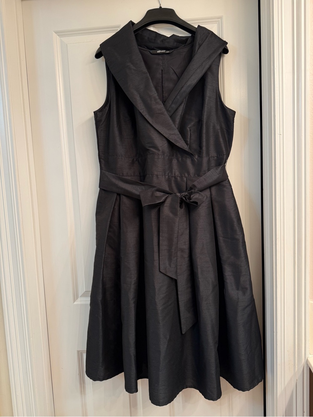 eshakti Black Sleeveless Shawl-Collar Fit-and-Flare Midi Dress